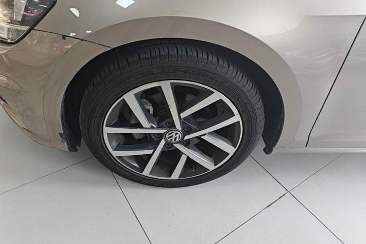 Used Volkswagen Golf 2020 Zhiai Edition 280TSI DSG Comfort Model Left Front Wheel Hub