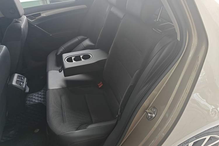 Used Volkswagen Golf 2020 Zhiai Edition 280TSI DSG Comfort Model Left Rear Seat