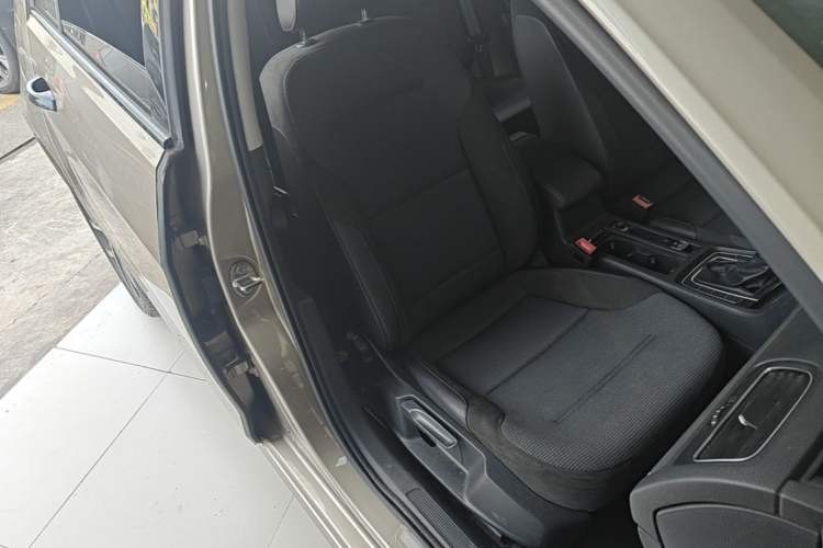 Used Volkswagen Golf 2020 Zhiai Edition 280TSI DSG Comfort Model Right Front Seat