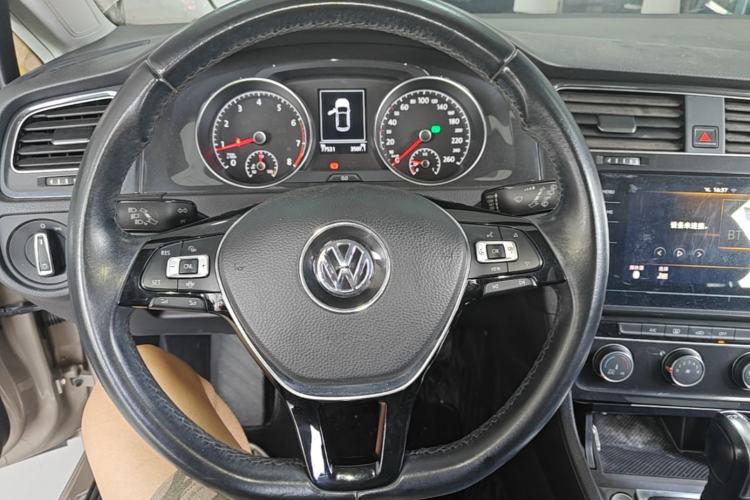 Used Volkswagen Golf 2020 Zhiai Edition 280TSI DSG Comfort Model Steering Wheel