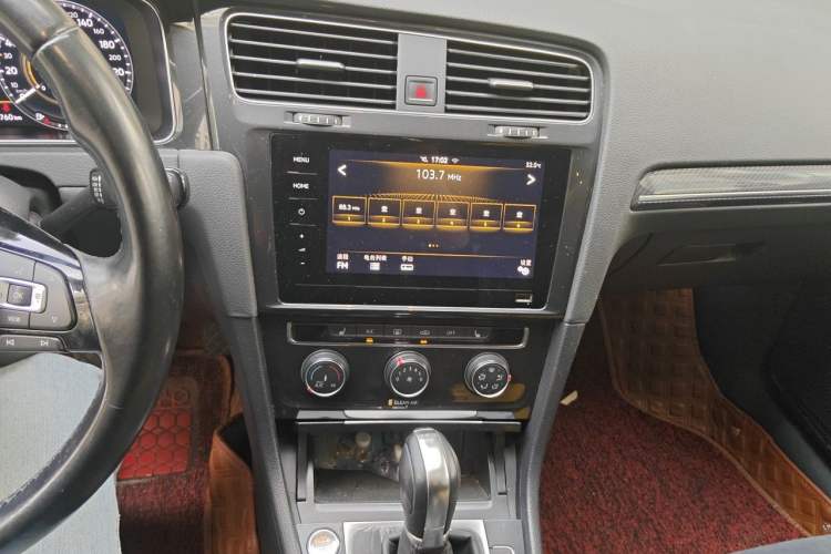 Used Volkswagen Golf 2020 280TSI DSG Luxury Edition Audio And AC Panel