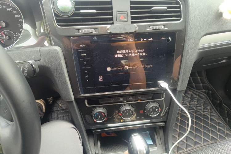 Used Volkswagen Golf 2020 Zhiai Edition 280TSI DSG Comfort Model Audio And AC Panel