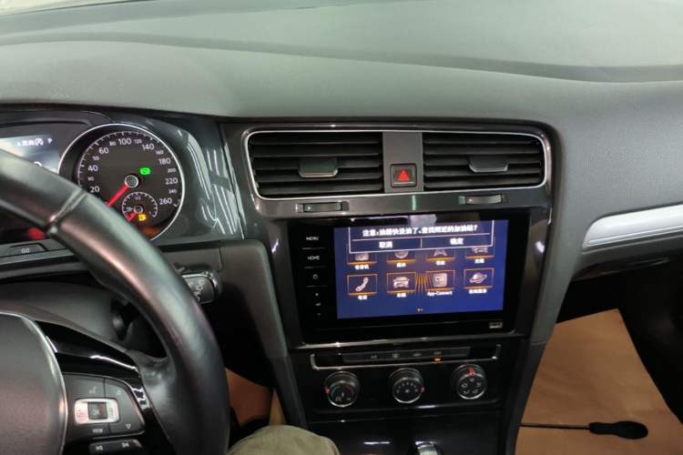 Used Volkswagen Golf 2020 Zhiai Edition 280TSI DSG Comfort Model Audio And AC Panel