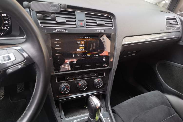 Used Volkswagen Golf 2020 Zhiai Edition 280TSI DSG Luxury Model Audio And AC Panel