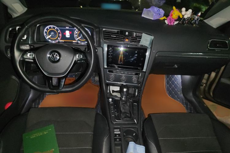 Used Volkswagen Golf 2020 Zhiai Edition 280TSI DSG Luxury Model Center Console