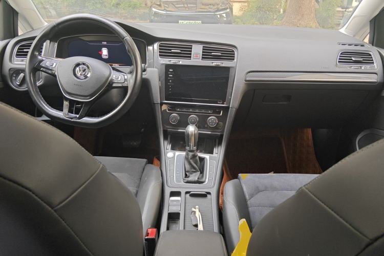 Used Volkswagen Golf 2020 280TSI DSG Luxury Edition Center Console