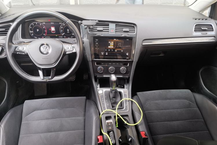 Used Volkswagen Golf 2020 Zhiai Edition 280TSI DSG Luxury Model Center Console