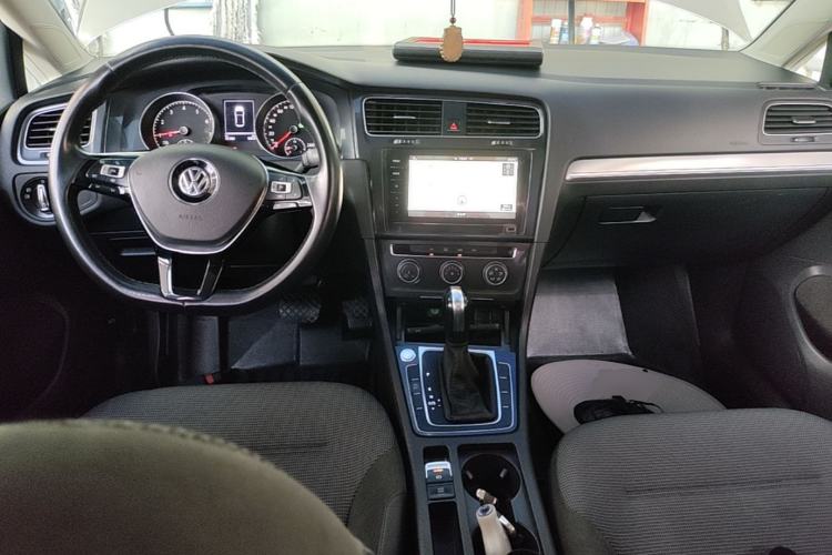 Used Volkswagen Golf 2020 Zhiai Edition 280TSI DSG Comfort Model Center Console