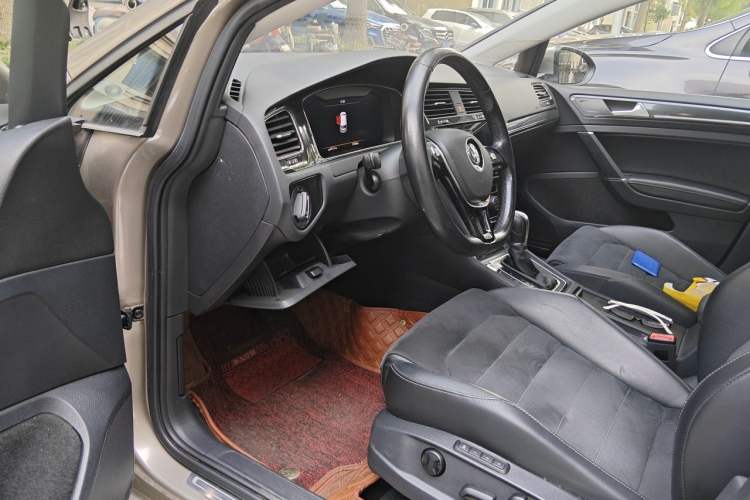 Used Volkswagen Golf 2020 280TSI DSG Luxury Edition Driver Seat