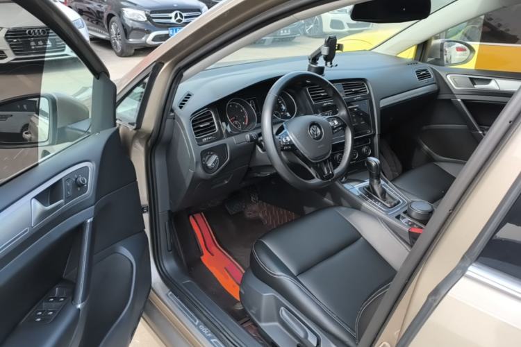 Used Volkswagen Golf 2020 200TSI DSG Comfortable and Ambitious Edition Driver Seat