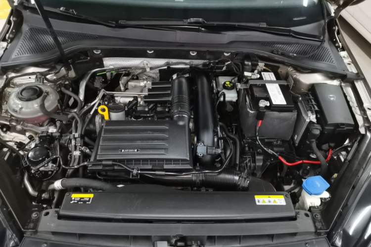 Used Volkswagen Golf 2020 Zhiai Edition 280TSI DSG Comfort Model Engine Bay