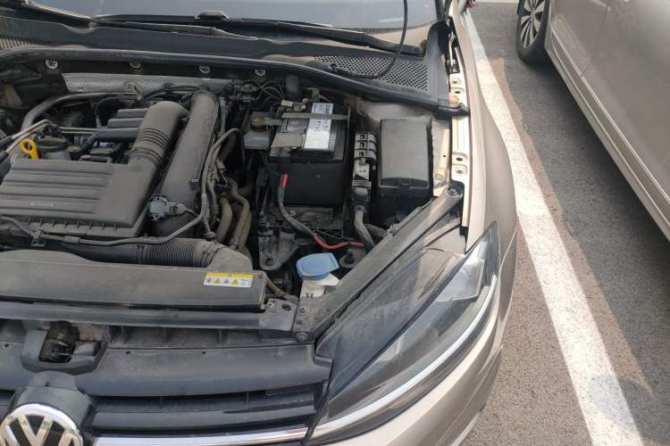 Used Volkswagen Golf 2020 Zhiai Edition 280TSI DSG Comfort Model Engine Bay Left