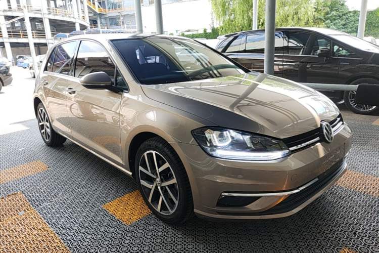 Used Volkswagen Golf 2020 Zhiai Edition 280TSI DSG Comfort Model Front Right 45 Deg