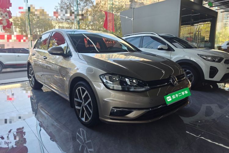 Used Volkswagen Golf 2020 200TSI DSG Comfortable and Ambitious Edition Front Right 45 Deg