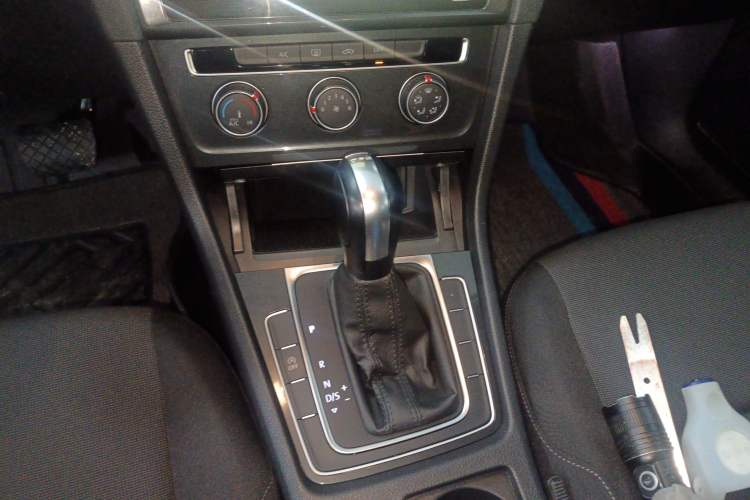 Used Volkswagen Golf 2020 200TSI DSG Comfortable and Ambitious Edition Gear Lever