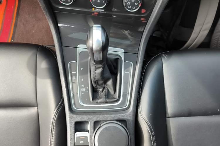 Used Volkswagen Golf 2020 200TSI DSG Comfortable and Ambitious Edition Gear Lever