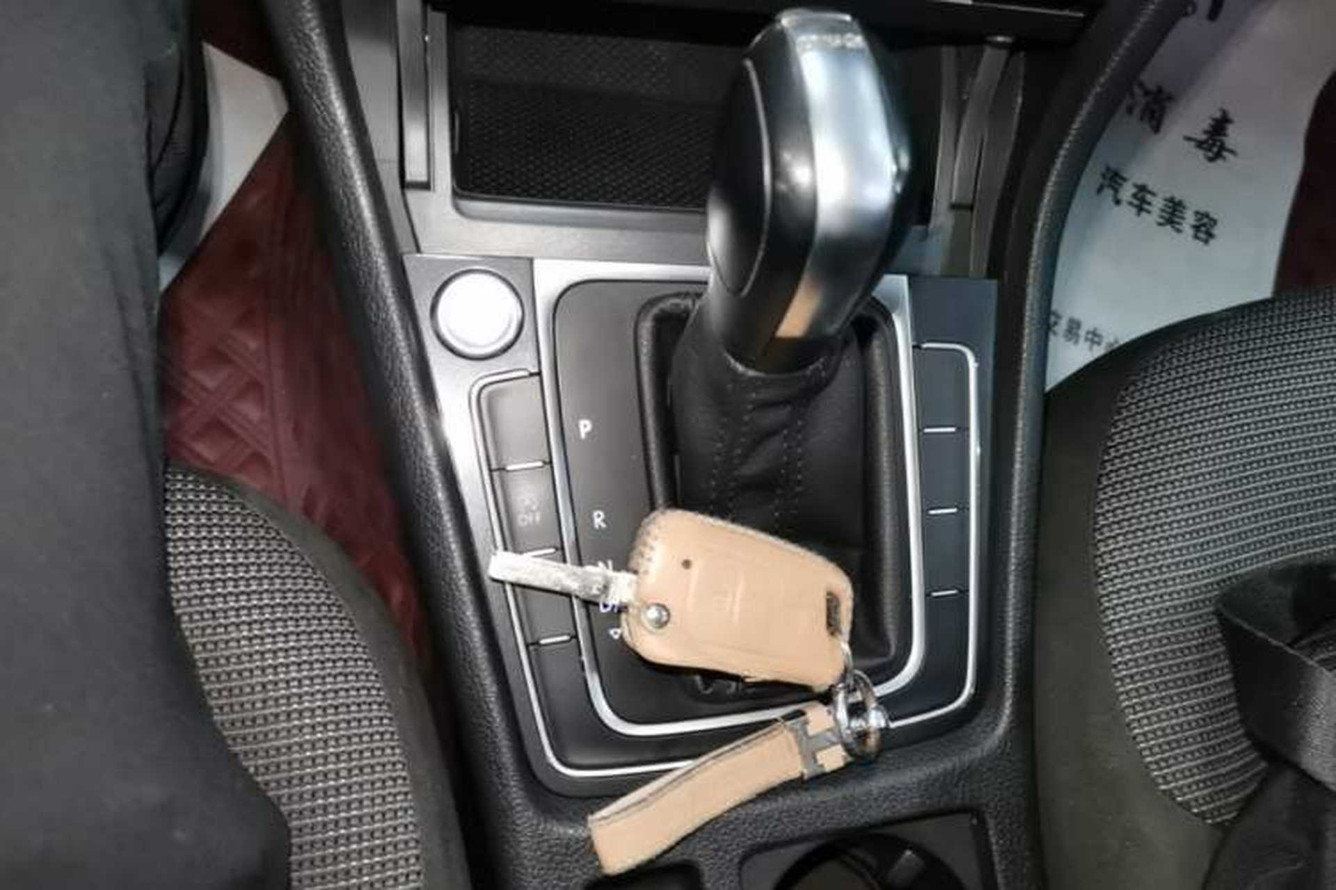 Used Volkswagen Golf 2020 Zhiai Edition 280TSI DSG Comfort Model Gear Lever