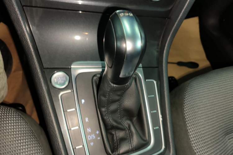 Used Volkswagen Golf 2020 Zhiai Edition 280TSI DSG Comfort Model Gear Lever