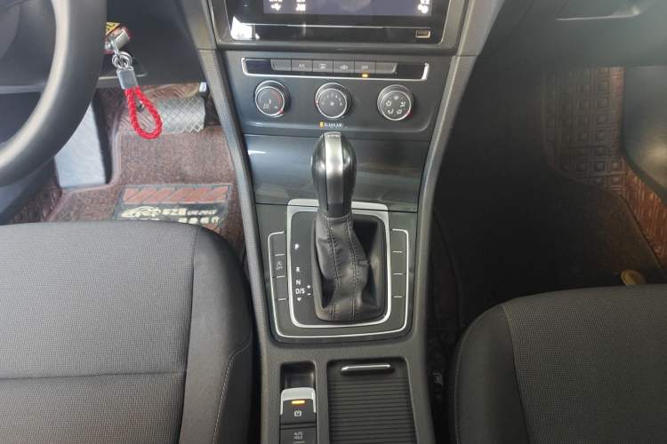 Used Volkswagen Golf 2020 200TSI DSG Comfortable and Ambitious Edition Gear Lever