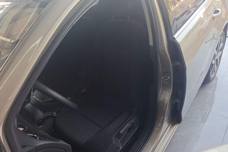 Used Volkswagen Golf 2020 200TSI DSG Comfortable and Ambitious Edition Left Front Seat