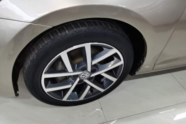Used Volkswagen Golf 2020 Zhiai Edition 280TSI DSG Comfort Model Left Front Wheel Hub