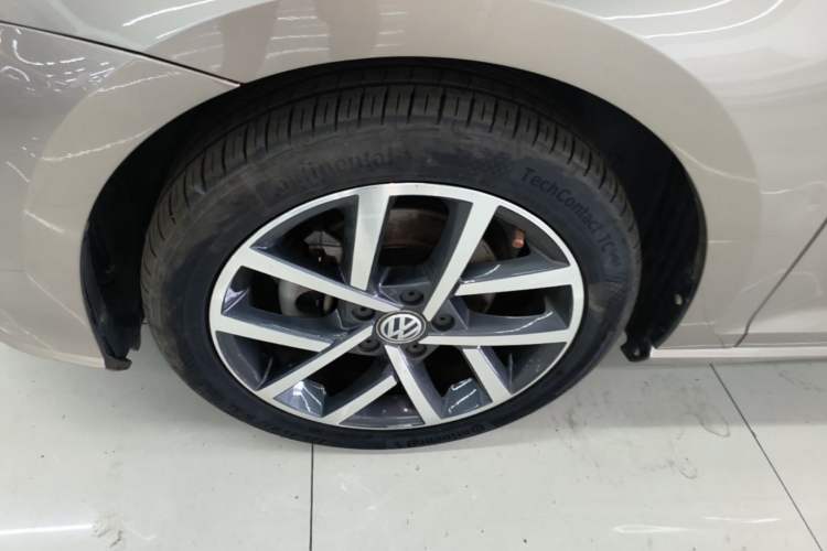 Used Volkswagen Golf 2020 Zhiai Edition 280TSI DSG Comfort Model Left Front Wheel Hub