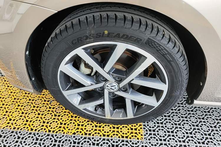 Used Volkswagen Golf 2020 Zhiai Edition 280TSI DSG Comfort Model Left Front Wheel Hub