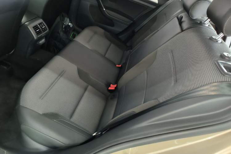 Used Volkswagen Golf 2020 Zhiai Edition 280TSI DSG Comfort Model Left Rear Seat
