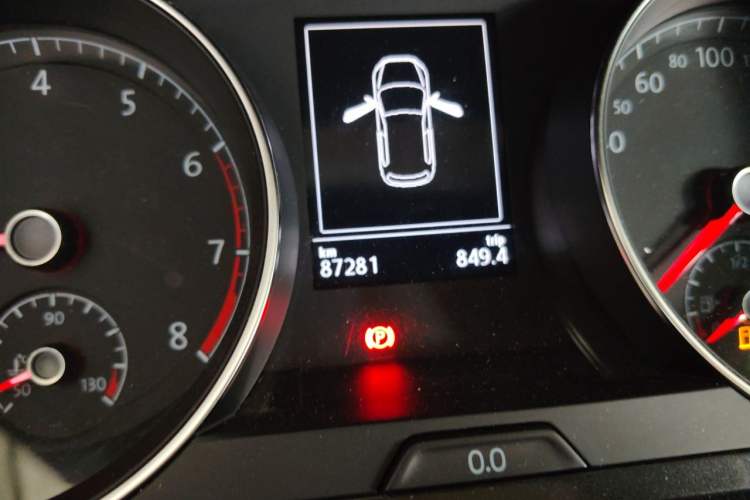 Used Volkswagen Golf 2020 280TSI DSG Comfort Version Odometer Close Up