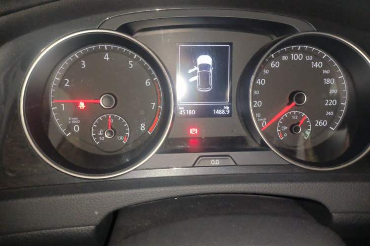 Used Volkswagen Golf 2020 280TSI DSG Comfort Version Odometer Close Up
