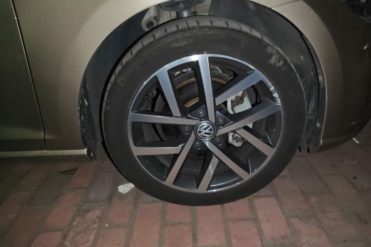 Used Volkswagen Golf 2020 Zhiai Edition 280TSI DSG Luxury Model Right Front Wheel Hub