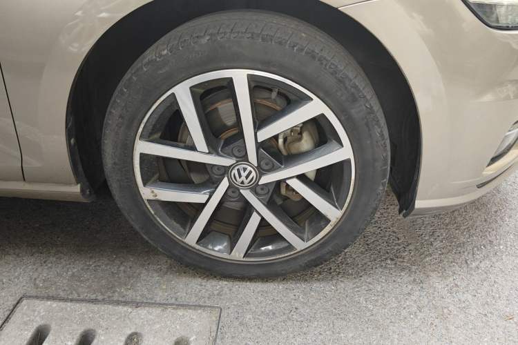 Used Volkswagen Golf 2020 280TSI DSG Luxury Edition Right Front Wheel Hub