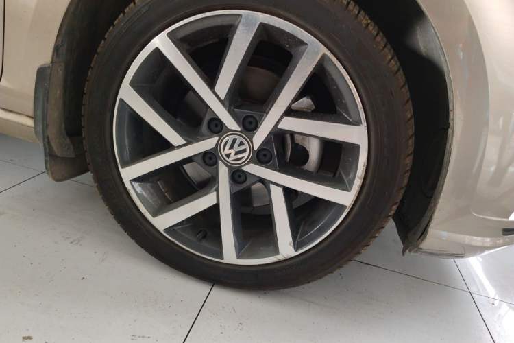 Used Volkswagen Golf 2020 280TSI DSG Comfort Version Right Front Wheel Hub