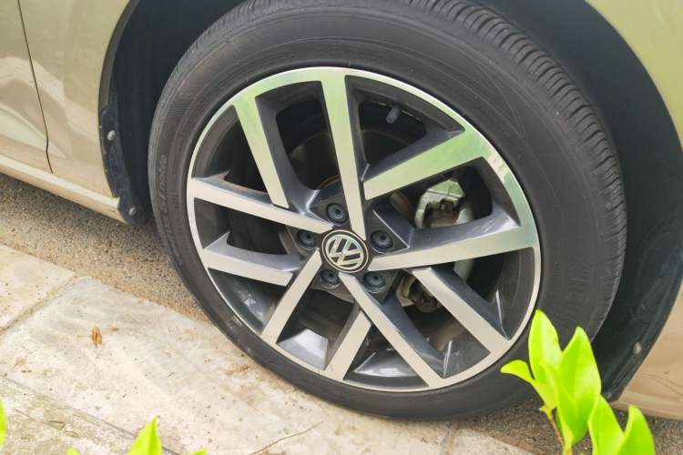 Used Volkswagen Golf 2020 280TSI DSG Comfort Version Right Front Wheel Hub
