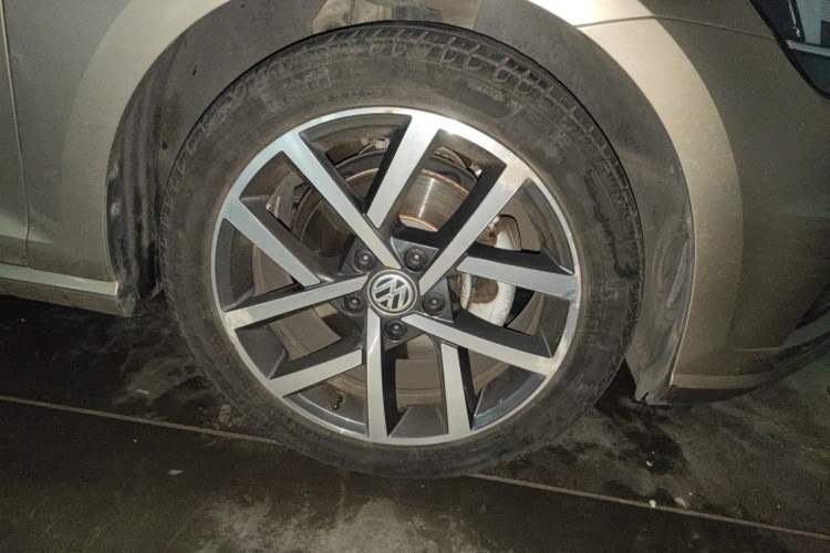 Used Volkswagen Golf 2020 280TSI DSG Comfort Version Right Front Wheel Hub