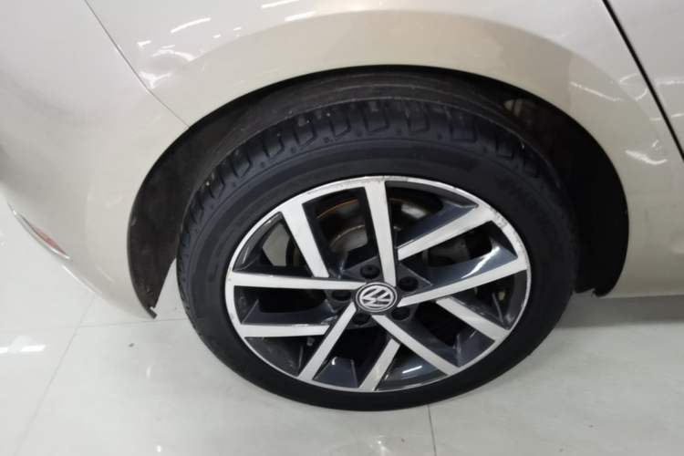 Used Volkswagen Golf 2020 Zhiai Edition 280TSI DSG Comfort Model Right Rear Wheel Hub