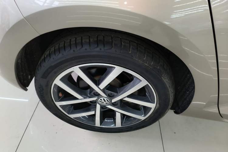 Used Volkswagen Golf 2020 Zhiai Edition 280TSI DSG Comfort Model Right Rear Wheel Hub