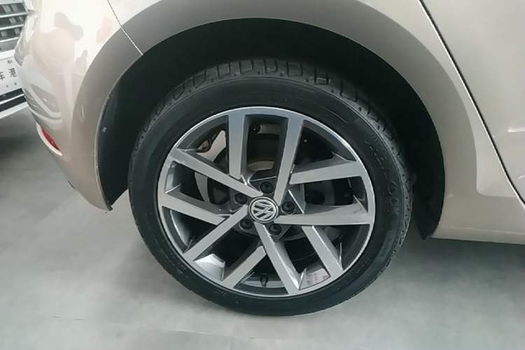 Used Volkswagen Golf 2020 Zhiai Edition 280TSI DSG Comfort Model Right Rear Wheel Hub