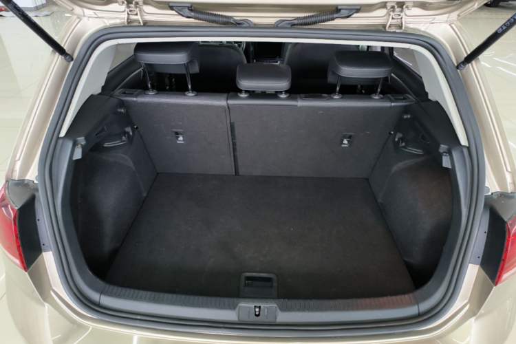 Used Volkswagen Golf 2020 Zhiai Edition 280TSI DSG Comfort Model Trunk