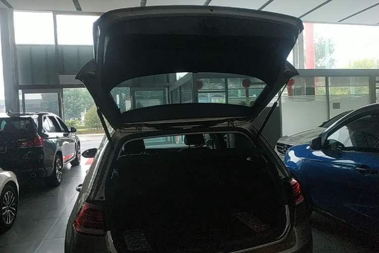 Used Volkswagen Golf 2020 Zhiai Edition 280TSI DSG Comfort Model Trunk