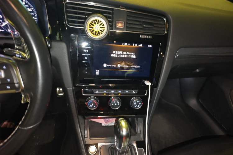 Used Volkswagen Golf 2020 Charming Edition 280TSI DSG R-Line Audio And AC Panel