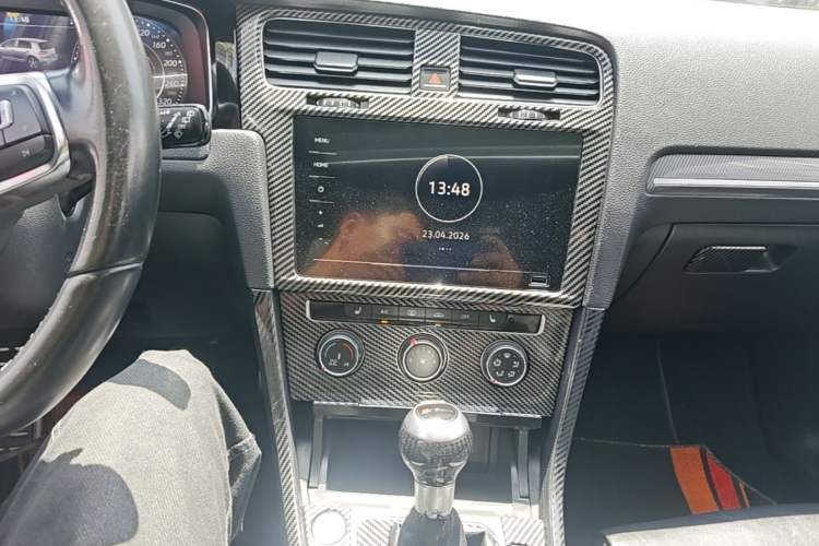 Used Volkswagen Golf 2020 280TSI DSG R-Line Version Audio And AC Panel