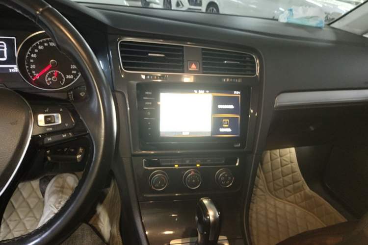 Used Volkswagen Golf 2020 280TSI DSG Comfort Version Audio And AC Panel