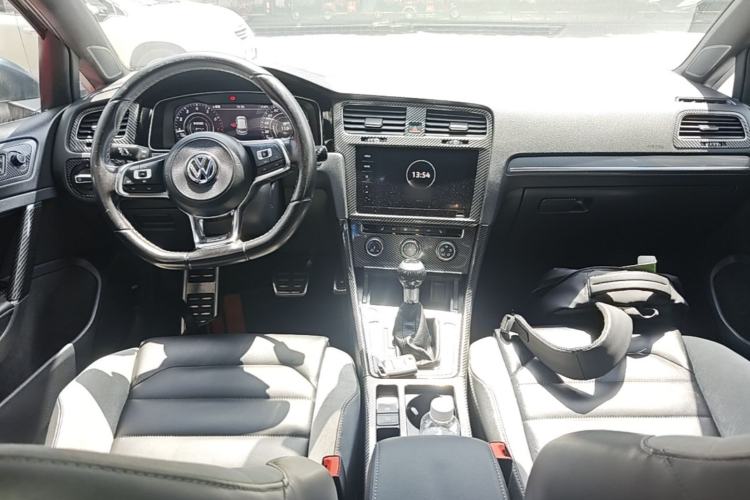 Used Volkswagen Golf 2020 280TSI DSG R-Line Version Center Console