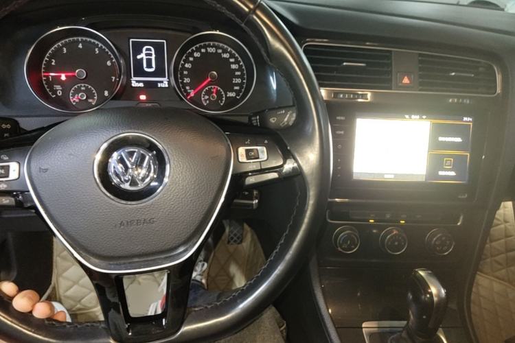 Used Volkswagen Golf 2020 280TSI DSG Comfort Version Center Console