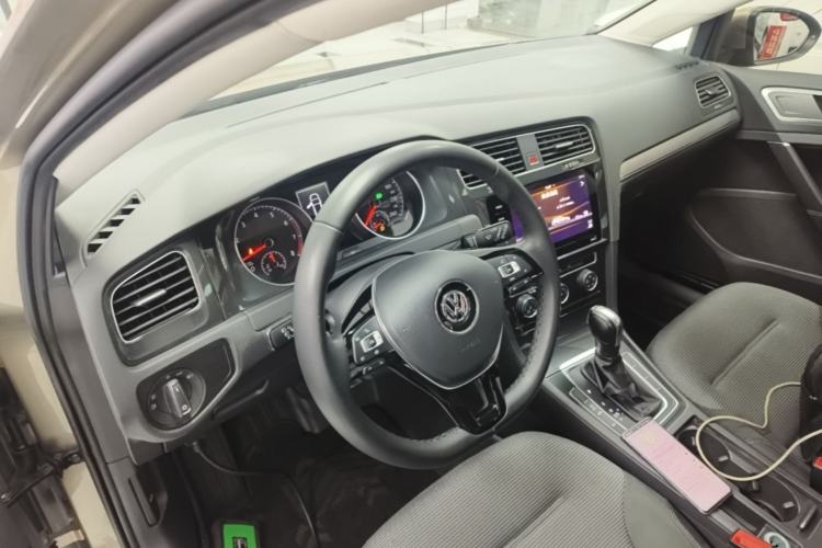 Used Volkswagen Golf 2020 280TSI DSG Comfort Version Center Console