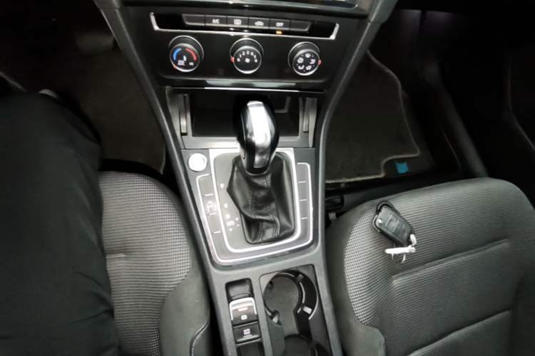 Used Volkswagen Golf 2020 Zhiai Edition 280TSI DSG Comfort Model Gear Lever