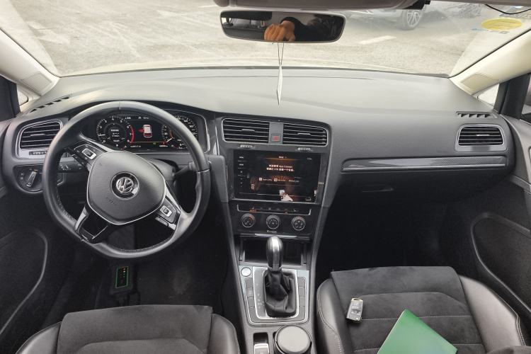 Used Volkswagen Golf 2020 280TSI DSG Luxury Edition Interior 2