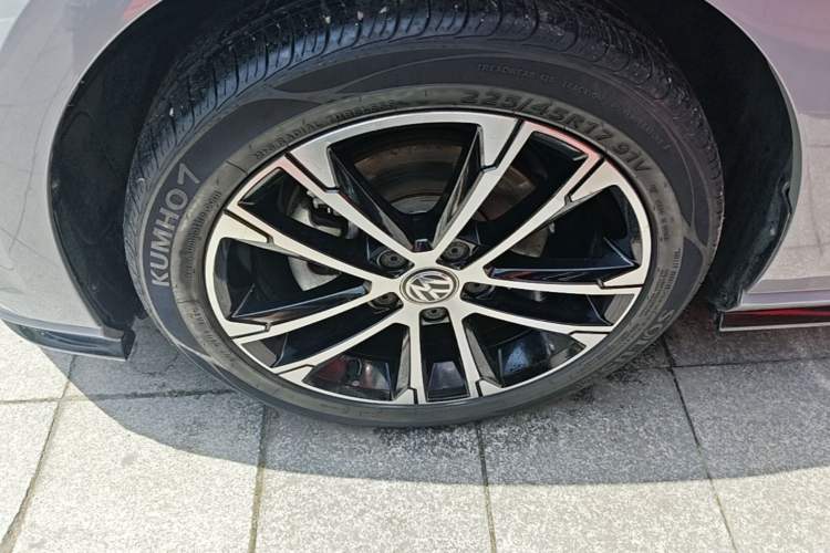 Used Volkswagen Golf 2020 280TSI DSG R-Line Version Left Front Wheel Hub