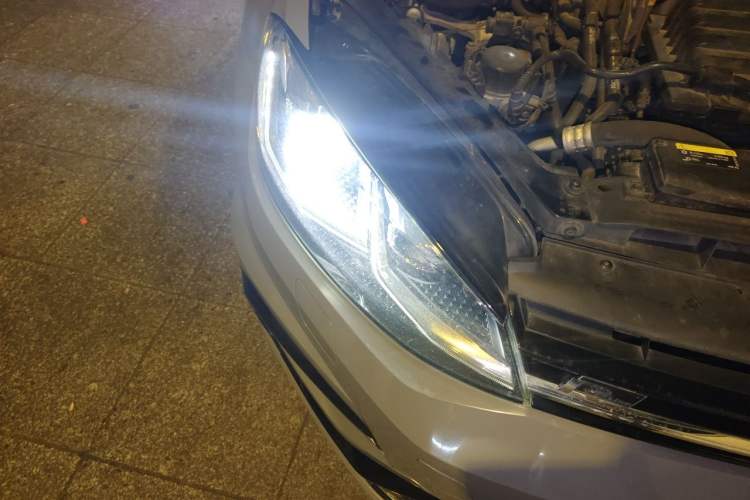 Used Volkswagen Golf 2020 Charming Edition 280TSI DSG R-Line Right Front Headlight